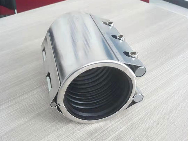 What is the installation procedure of pipe clamp straub